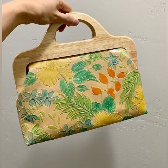 Free Small Clutch With Handmade Genuine Leather Floral Embossed Wooden Frame Bag - Picture 6 of 15